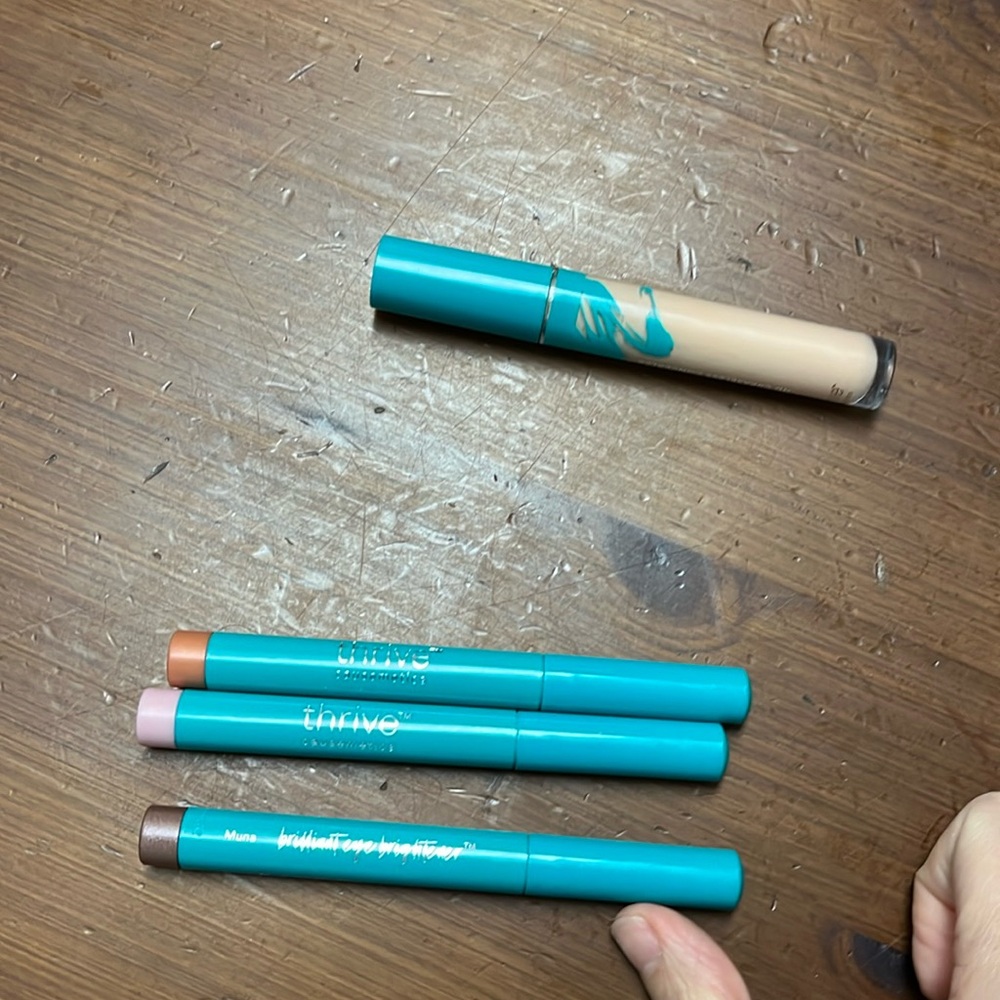 Pack of 3   Thrive Brilliant Highlighting Stick Eye Brightener and concealer!